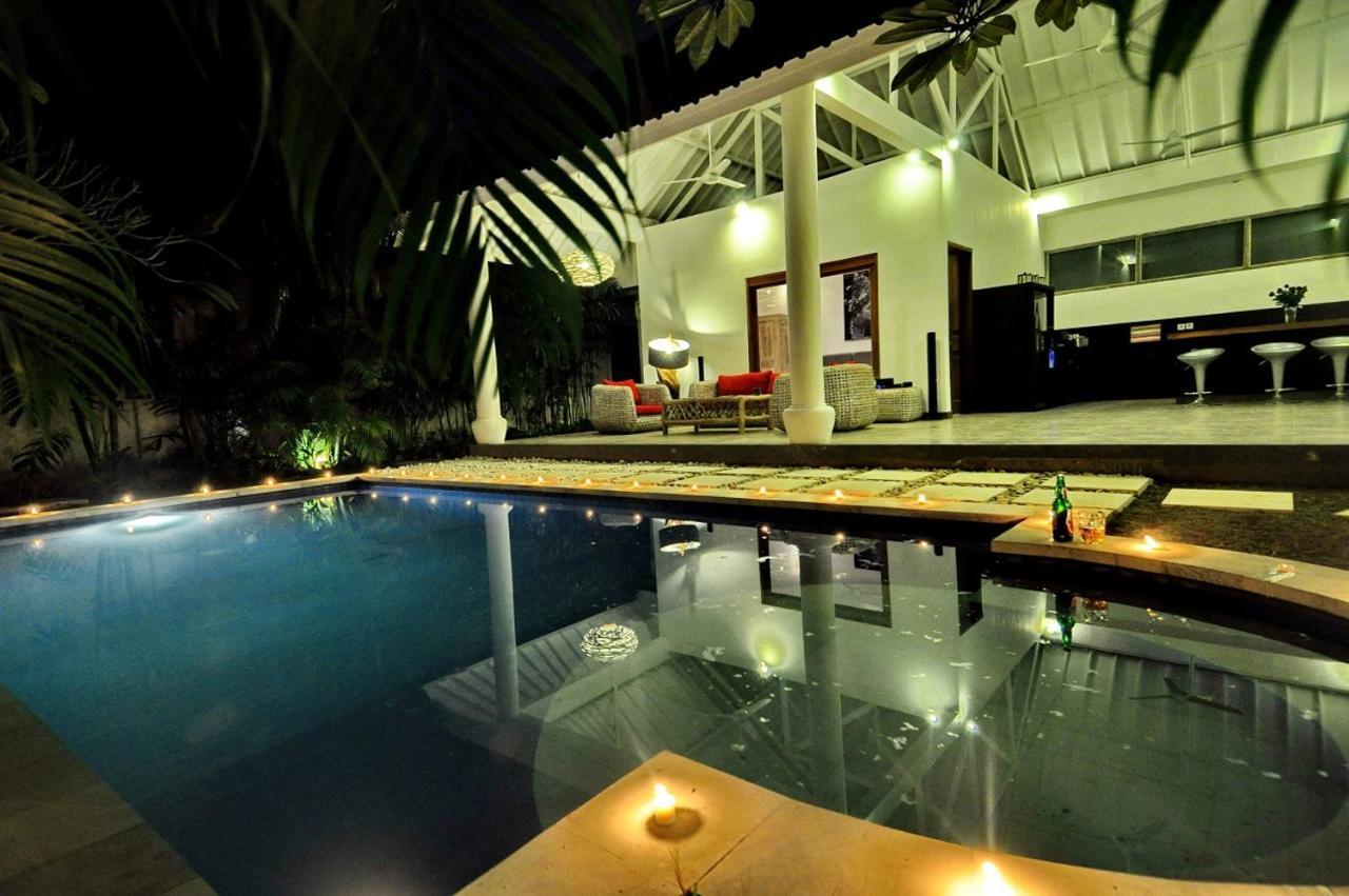 Villa Camelia Seminyak Esterno foto